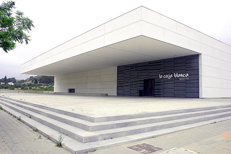 La Caja Blanca, imagen exterior